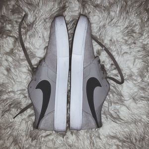 Nike Sneakers Gray